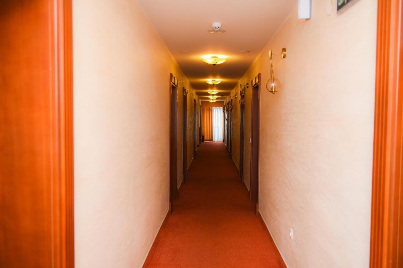Hotel Marshal Нікшич Екстер'єр фото