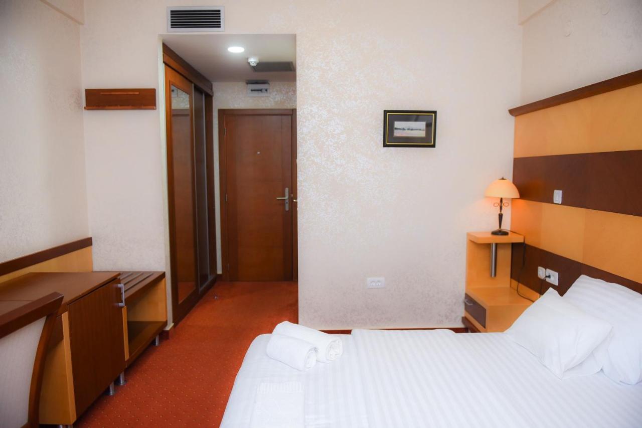 Hotel Marshal Нікшич Екстер'єр фото