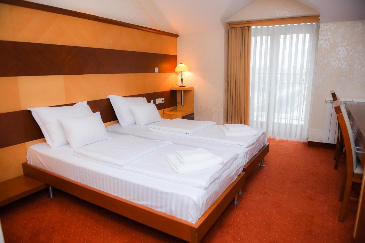 Hotel Marshal Нікшич Екстер'єр фото