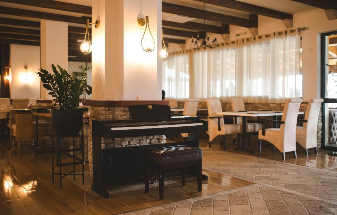 Hotel Marshal Нікшич Екстер'єр фото