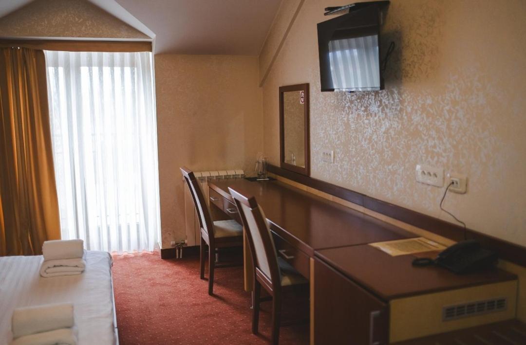 Hotel Marshal Нікшич Екстер'єр фото