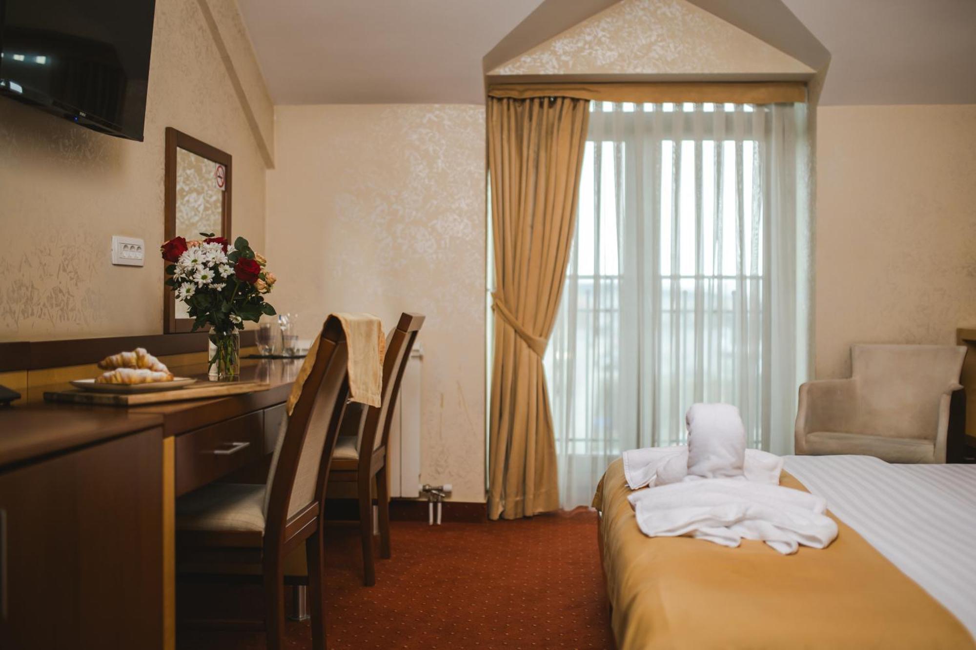 Hotel Marshal Нікшич Екстер'єр фото
