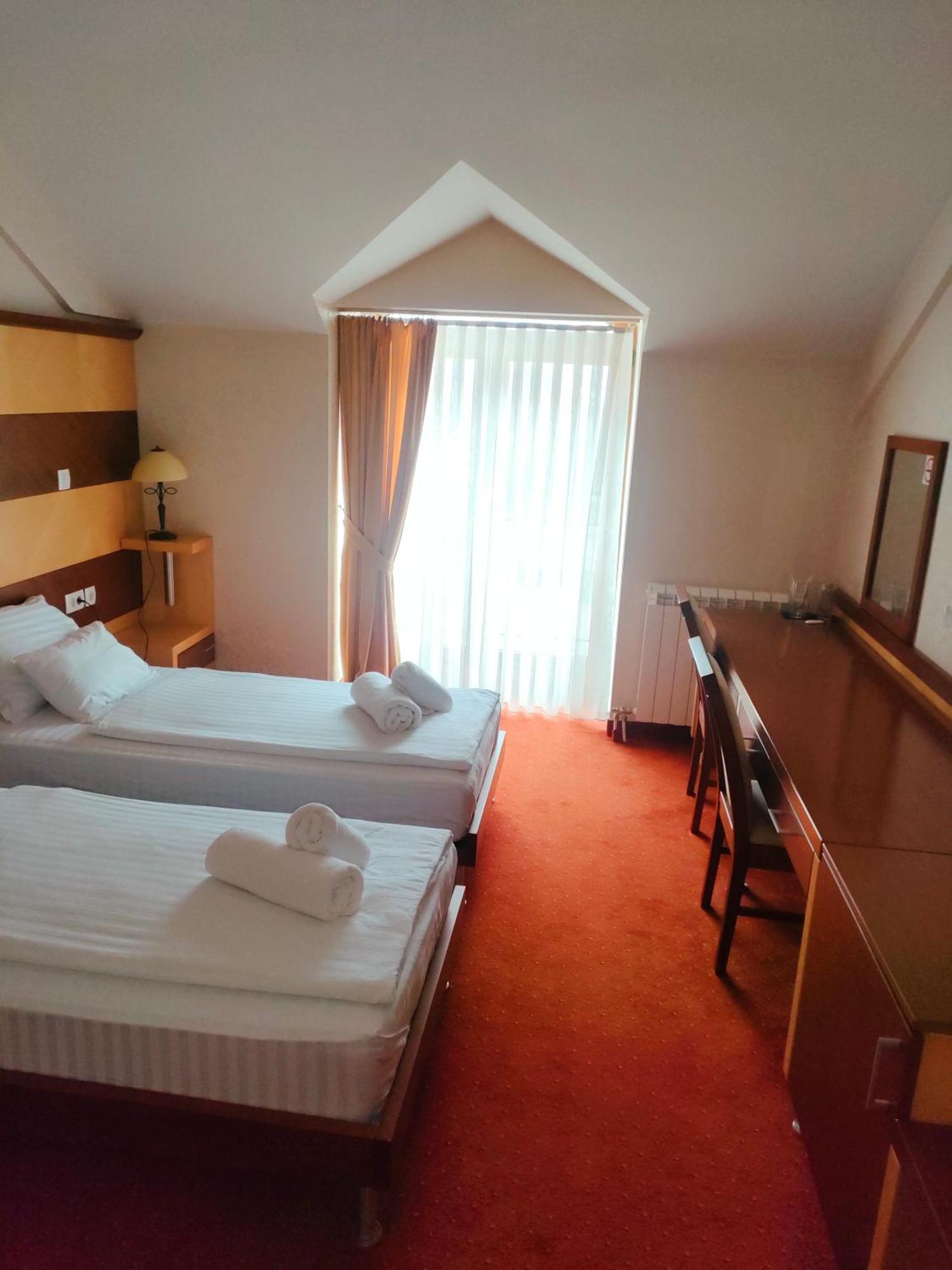 Hotel Marshal Нікшич Екстер'єр фото