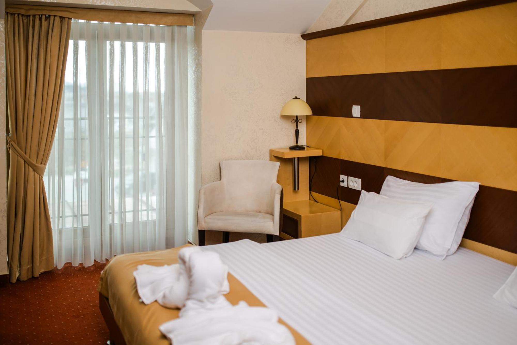 Hotel Marshal Нікшич Екстер'єр фото