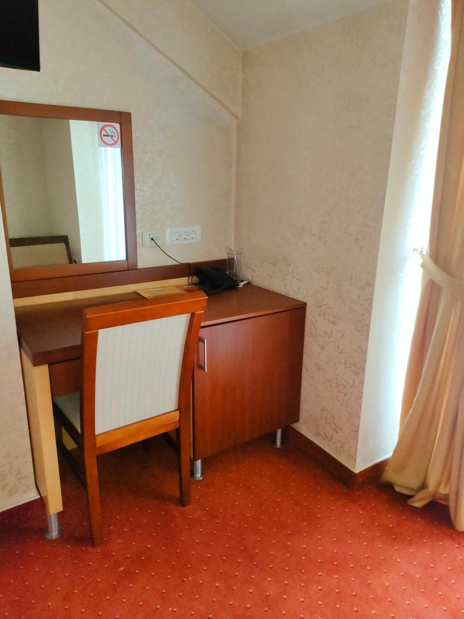 Hotel Marshal Нікшич Екстер'єр фото
