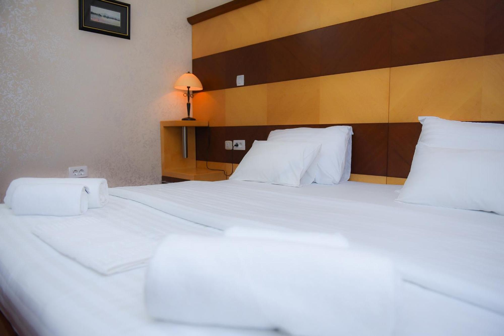 Hotel Marshal Нікшич Екстер'єр фото